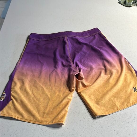 NFL Team Apparel Vibrant Purple Board Shorts 32 waist 22 in Length - Picture 4 of 7